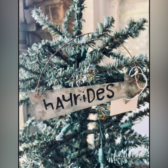 *Galvanized Metal Rustic Arrow Ornament **listing is for Hayrides ornament only* - Picture 2 of 6